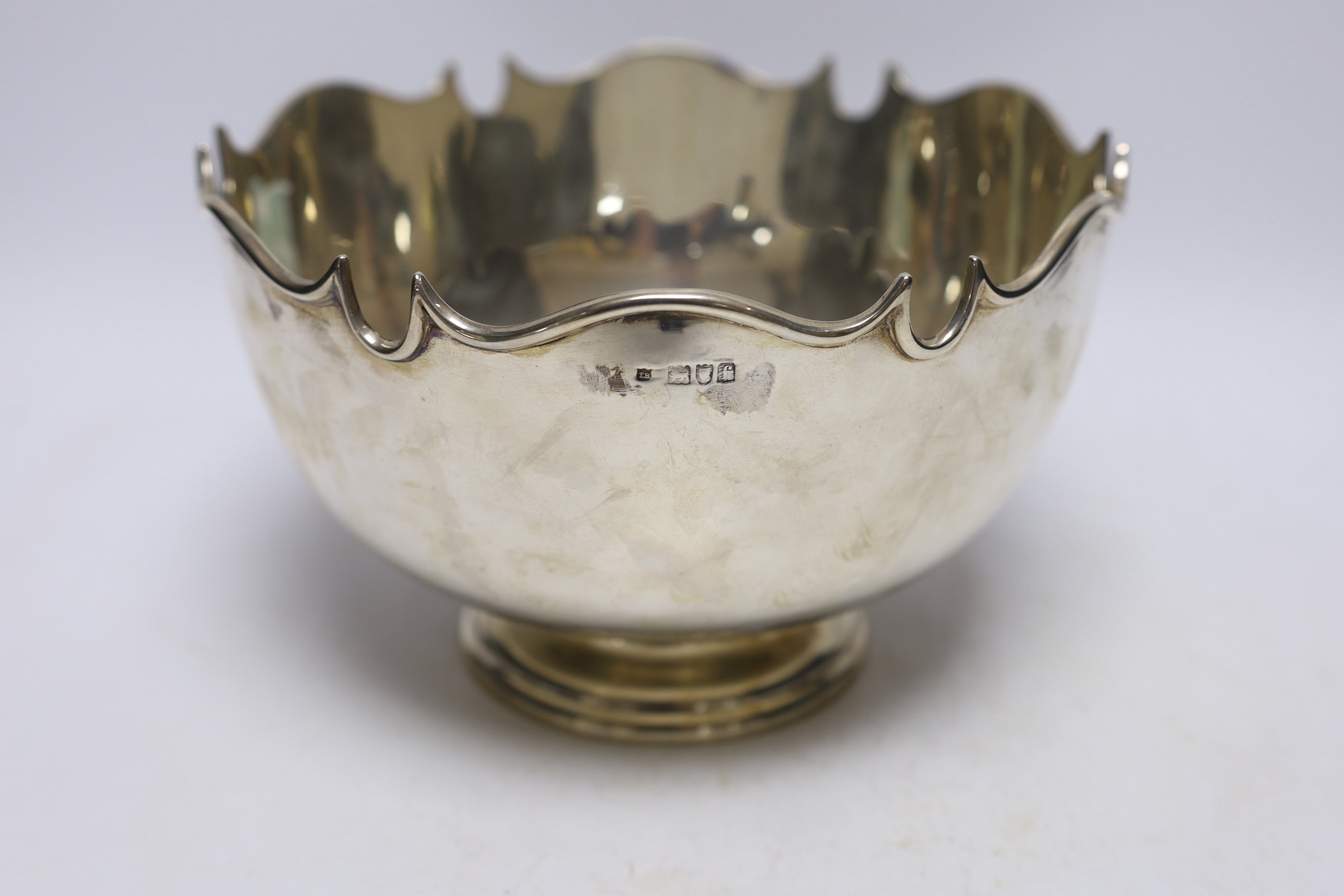 An Edwardian silver Monteith bowl, by Thomas Bradbury & Sons, London, 1901, diameter 23.4cm, 24oz.